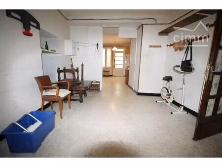 a vendre maison de village avec une cour et une terrasse