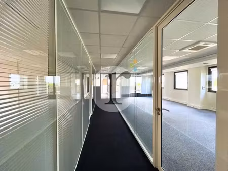 plateaux de bureaux rénovés sur emplacement stratégique■accès pmr ascenseur