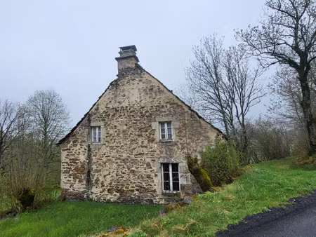 maison avec une grange indépendante