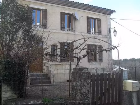 location appartement 3 pièces 72 m² à beauronne (24400)