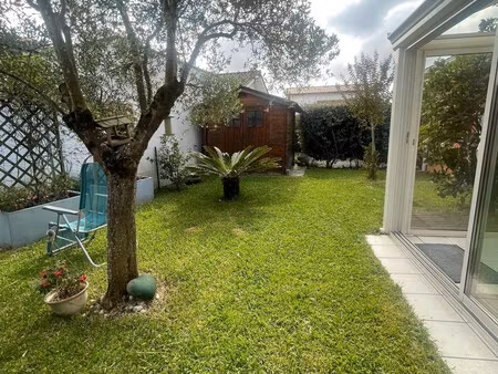 charmante maison au calme avec jardinet et garage.