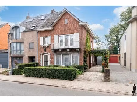 gezellige woning met 3 slaapkamers  tuin en garage