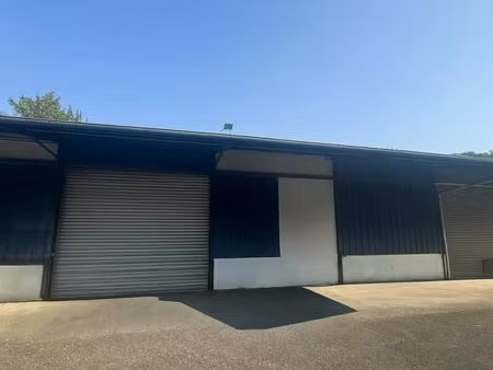 location local industriel 1000 m² à auch (32000)