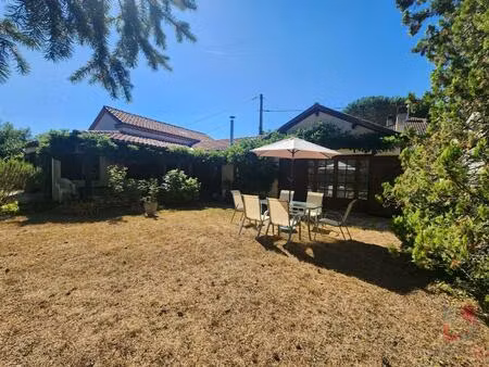 maison de plain-pied avec studio indépendant et piscine