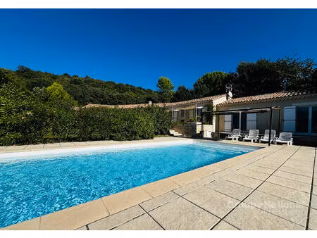 villa de 174m2 - 5 chambres + 1 bureau sur 1520m2 de terrain avec piscine à la roque sur c