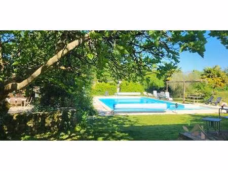 maison avec piscine et jardin chérac (17)
