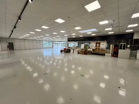 location local commercial