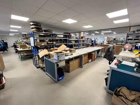 location local commercial