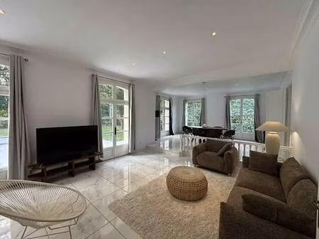 location maison piscine à vern-sur-seiche (35770) : à louer piscine / 243m² vern-sur-seich