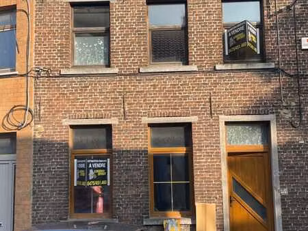 maison à rénover - 2 chambres - terrasse - jardinet