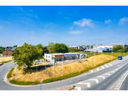 spacieux ensemble avec bonne visibilité (proche autoroute)