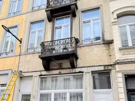 proche flagey  unité résidentielle avec beau potentiel