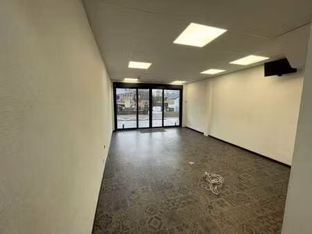 emplacement de premier ordre au cœur de libramont !