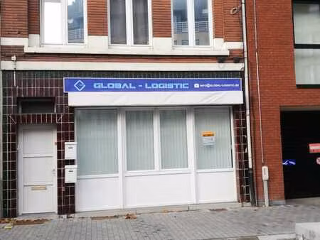 bureau lumineux entièrement rénové très bien situé