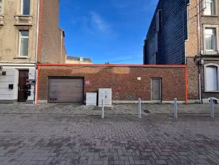 à louer - grand parking intérieur