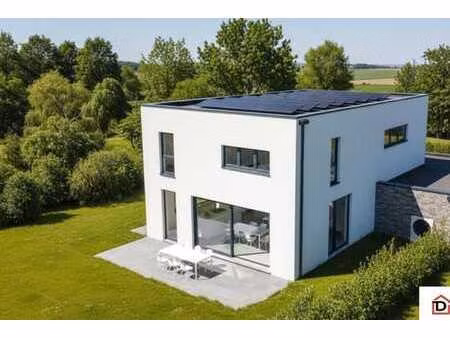 nouvelle construction 6 chambres avec jardin et garage.