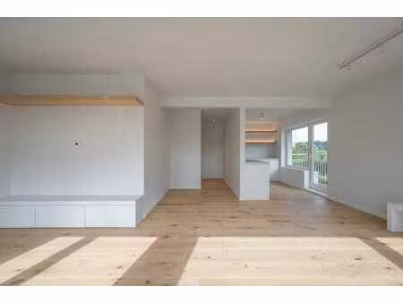 prachtig gerenoveerd hoekappartement op wandelafstand van...