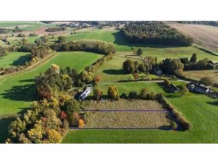 beau terrain de 24 ares 15 ca dans un cadre verdoyant