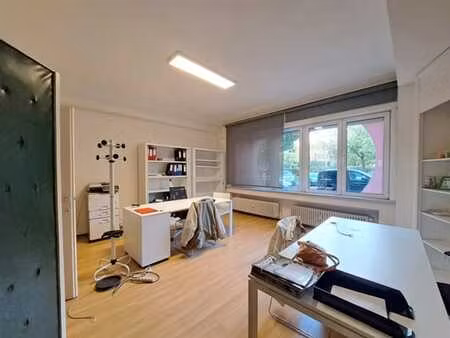 porte de hal beau bureau +/- 90 m²