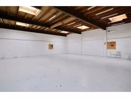 terrain à bâtir + entrepôt 155m2 + parking et garages