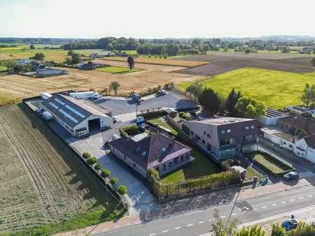 entrepôt (800 m²) avec maison (381 m²) à vendre à merelbeke