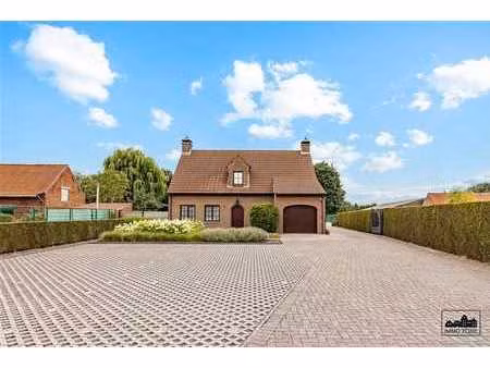 maison  chalet et entrepôt spacieux dans un endroit privilég