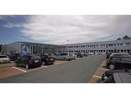 raket/fusee 40: à partir de 650 m²