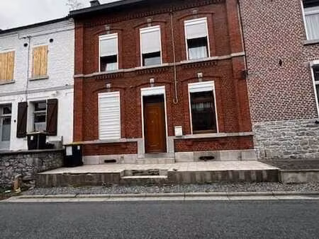 maison d'habitation 2 façades avec garage et jardin