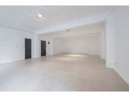 plateau de 200m² avec 3 ateliers séparés