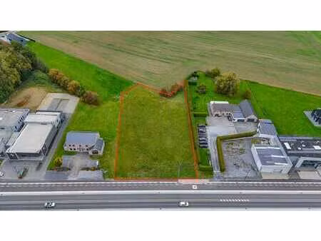 terrain à bâtir de +38 ares – emplacement stratégique