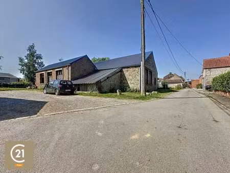 hangar   possibilité de transformer en habitations.