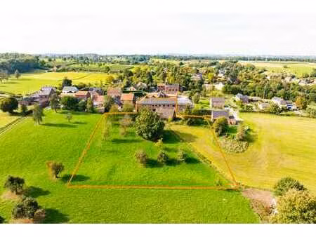 ferme avec étables et terrain de +/- 6.657m²