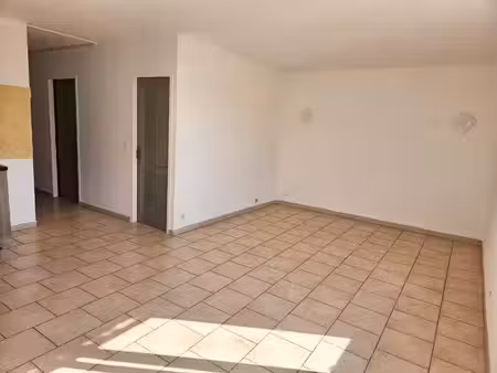 appartement t3/4 centre village