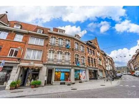 à louer – surface commerciale idéalement située à tournai