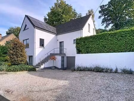 charmante maison lumineuse en parfait état