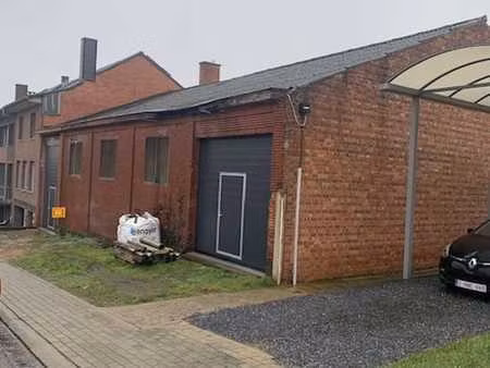 entrepot de +/- 260 m²