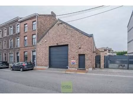 spacieux entrepôt de 350m² avec bureau