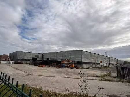 à louer - entrepôt