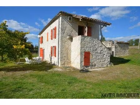 maison en pierre avec piscine  située au milieu du quercy blanc sur un terrain d’env....