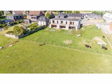 spacieuse maison neuve avec jardin magnifique