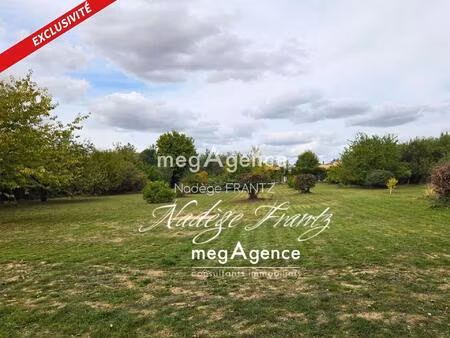 terrain constructible plat avec garages – la vergne 17400 – dépendances existantes