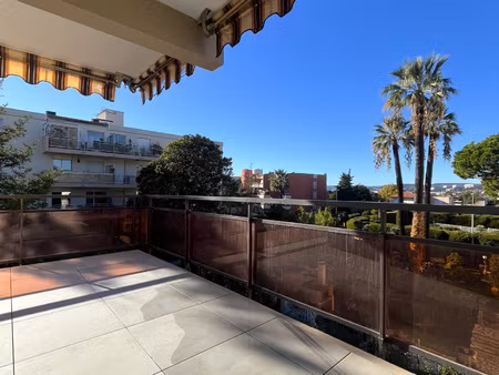 appartement refait a neuf avec terrasse et parkings