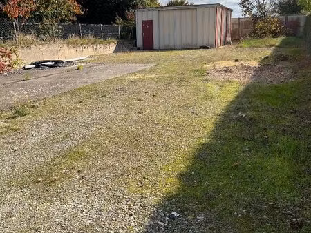 terrain à batir 800 m2 + hangar