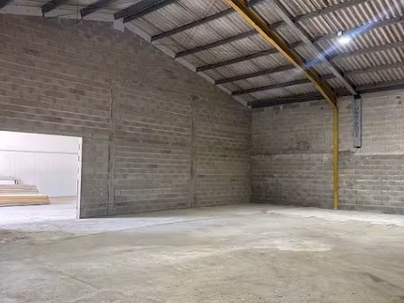 location locaux professionnels 221 m² à biguglia (20620)  2 009 €