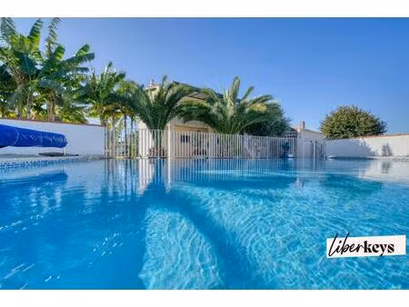 maison d’architecte avec piscine sur terrain de 1 500 m² à asnières-la-giraud