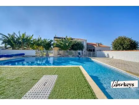 maison avec piscine chauffée  grand garage et terrain 1 500 m² secteur saintes - st jean d