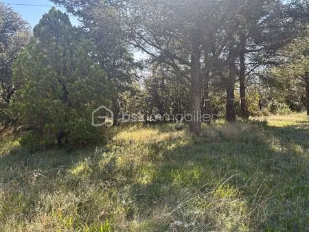 terrain de 1 350 m² à aureille