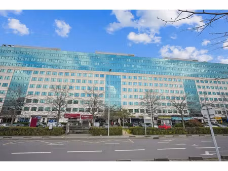 bureaux avec parking dans un quartier animé - grande souplesse d'aménagement