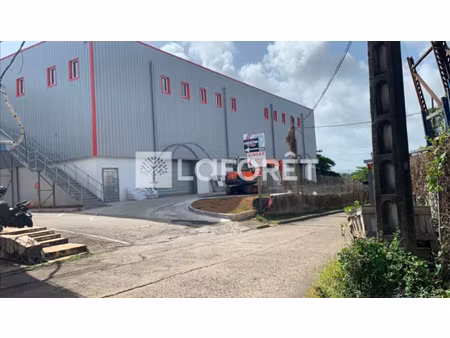 grand local dans la zone de champigny