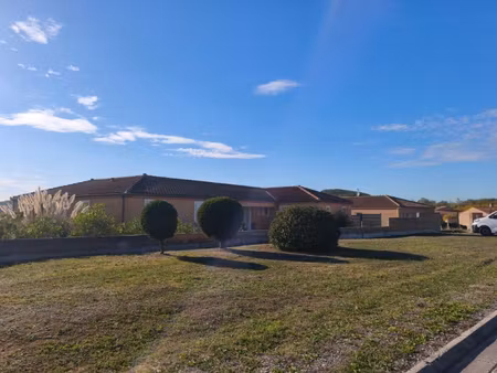 villa independante 230 m2   avec terrasse et piscine